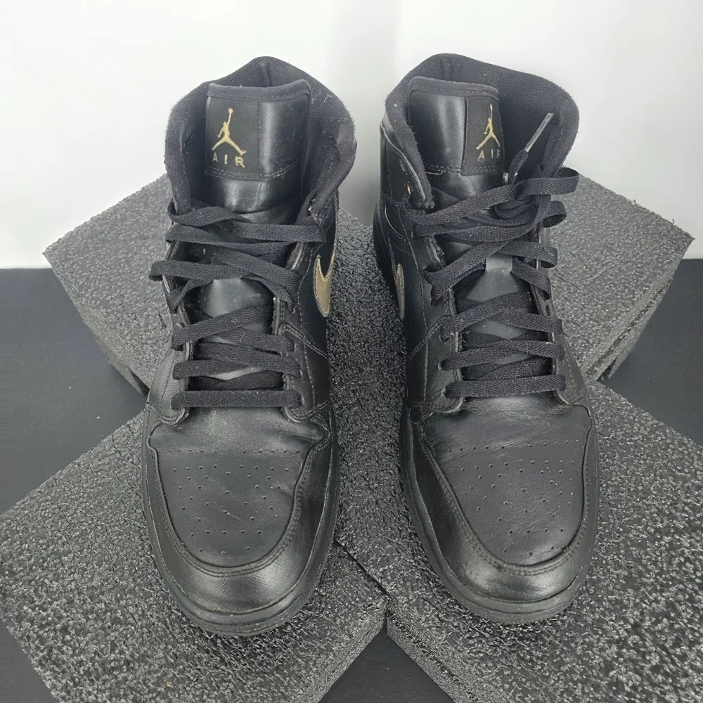 Nike Air Jordan 1 Mid Triple Black Gold 554724-010 Men's Size 12 Shoe 2013 Retro